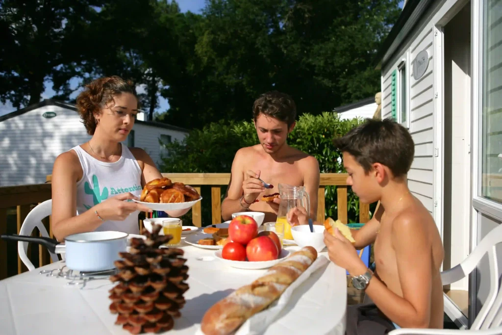 Famille camping Junas Gard