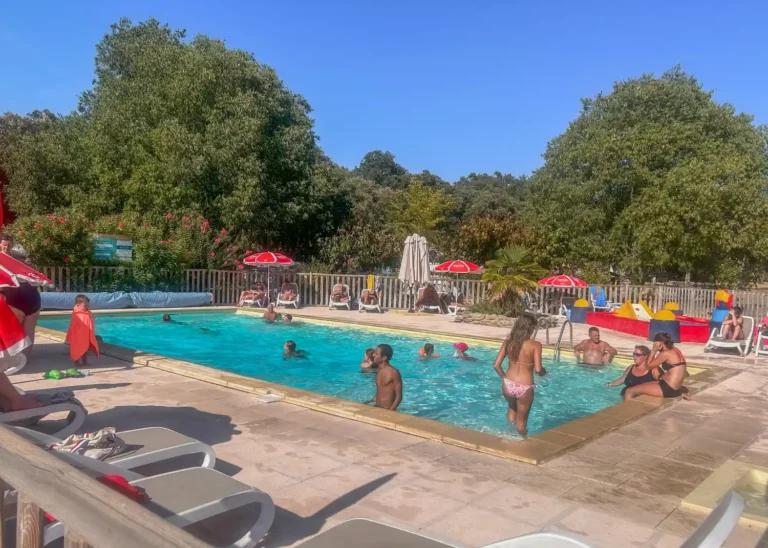 camping piscine gard